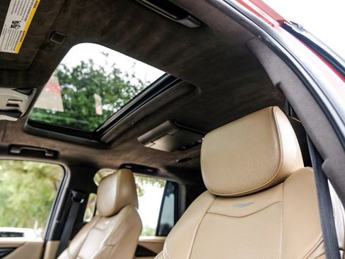 Used 2019 Cadillac Escalade Platinum image 4