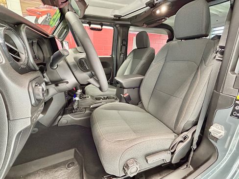 Certified 2025 Jeep Wrangler Sport AWD/4WD image 41
