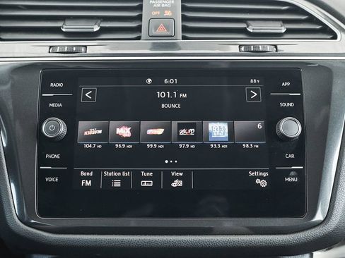 Used 2020 Volkswagen Tiguan SE FWD image 44