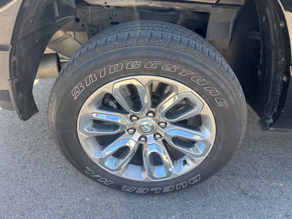 Used 2023 RAM 1500 Laramie AWD/4WD image 18