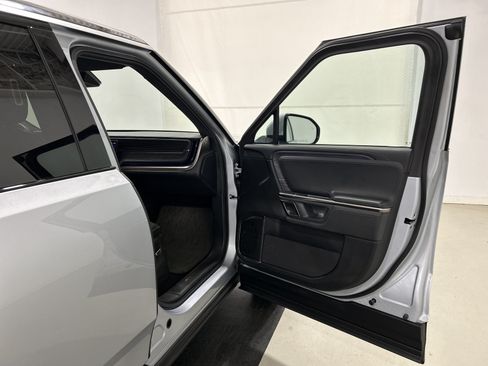 Used 2024 Rivian R1S Adventure AWD/4WD image 18