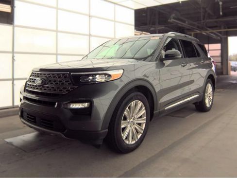 Used 2024 Ford Explorer Limited w/ Equipment Group 301A AWD/4WD image 2