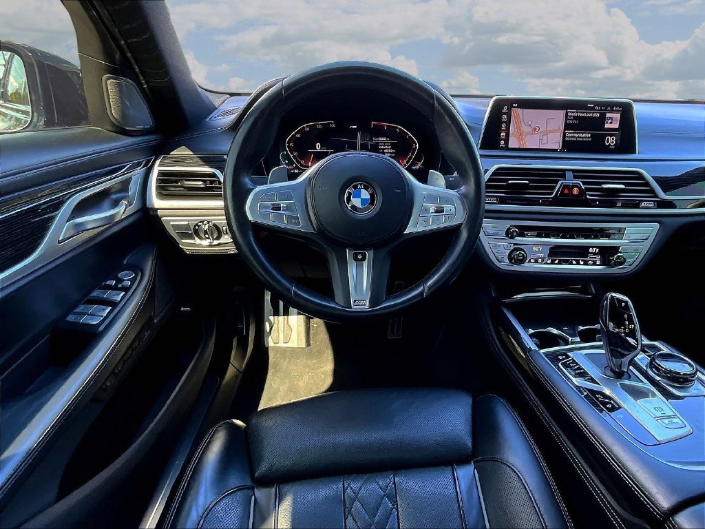 Used 2021 BMW 750i xDrive w/ Executive Package AWD/4WD image 8