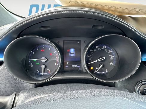 Used 2019 Toyota C-HR XLE FWD image 17