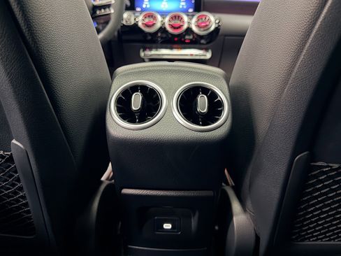 New 2025 Mercedes-Benz CLA 35 AMG 4MATIC image 38