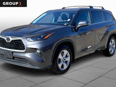 Used 2023 Toyota Highlander LE