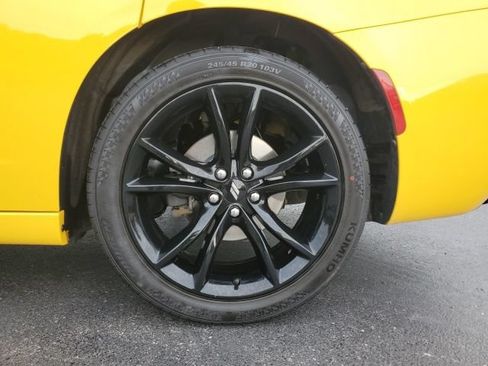 Used 2018 Dodge Charger R/T RWD image 9