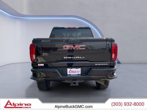 Used 2022 GMC Sierra 2500 Denali w/ Denali Black Diamond Edition AWD/4WD image 4