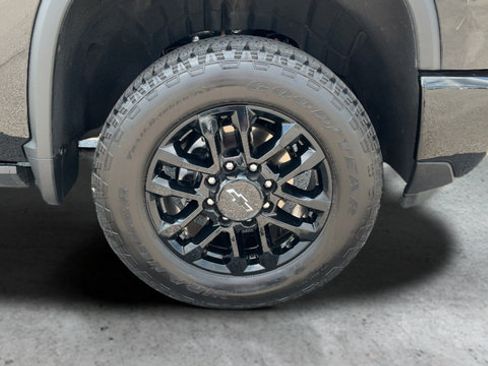 Used 2025 Chevrolet Silverado 2500 High Country w/ High Country Premium Package AWD/4WD image 27