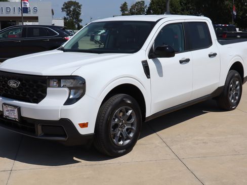 New 2025 Ford Maverick XLT w/ XLT Luxury Package image 2