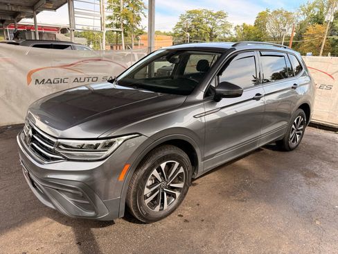 Used 2024 Volkswagen Tiguan S image 8