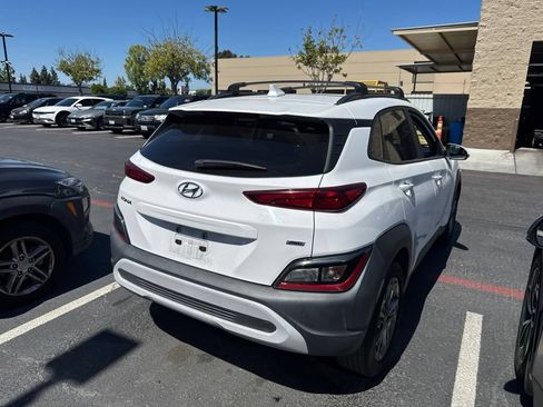 Certified 2022 Hyundai Kona SEL AWD/4WD image 3