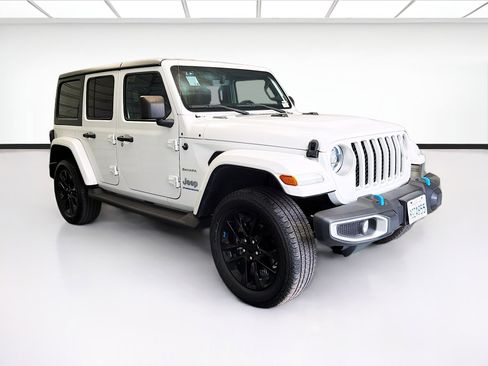 Used 2023 Jeep Wrangler Unlimited Sahara AWD/4WD image 3