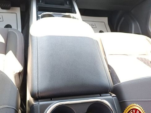 Used 2024 Nissan Titan SV w/ SV Convenience Package image 29