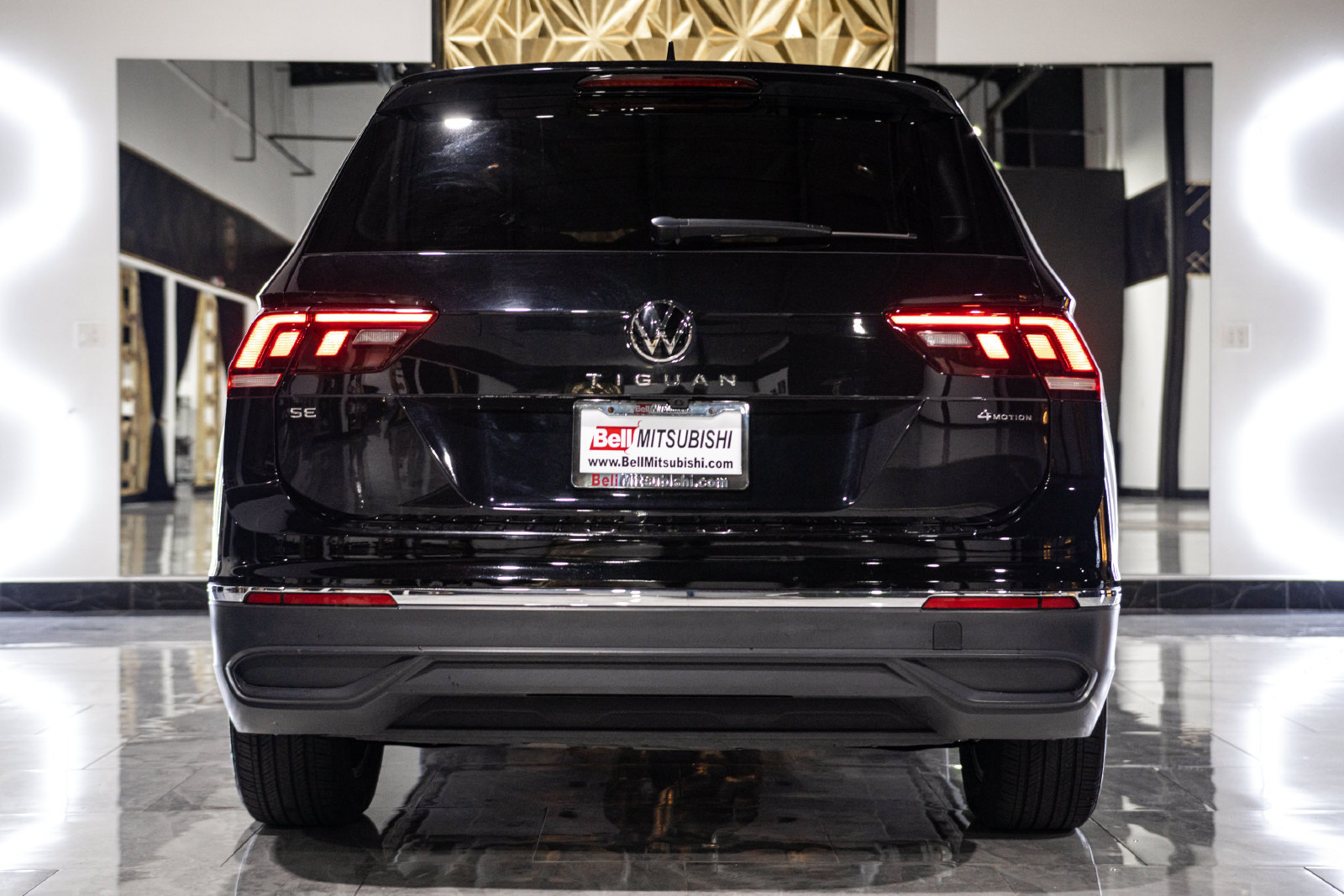 Used 2024 Volkswagen Tiguan SE AWD/4WD image 6