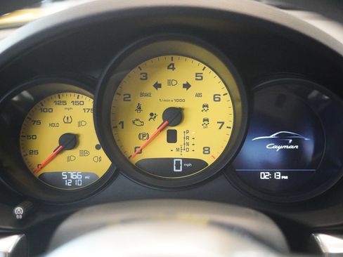Used 2021 Porsche 718 Cayman RWD image 18