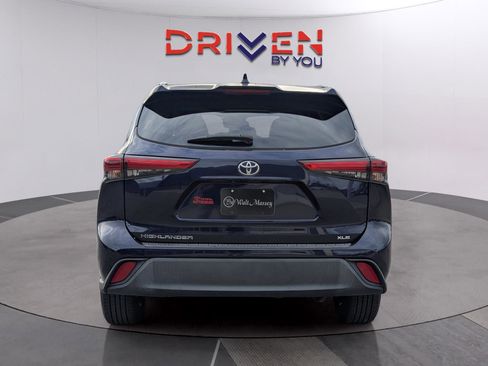 Used 2022 Toyota Highlander XLE image 4