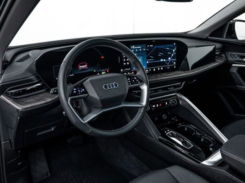 Certified 2025 Audi Q5 Premium w/ Convenience Package image 9