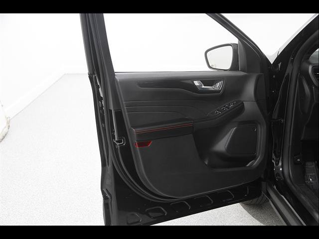 Used 2025 Ford Escape ST-Line Select AWD/4WD image 4