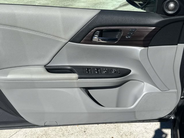 Used 2017 Honda Accord EX-L image 23