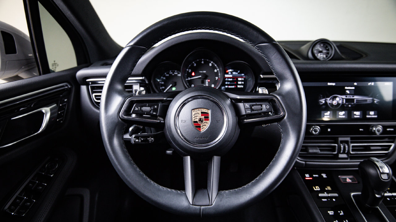 Certified 2023 Porsche Macan AWD/4WD image 26