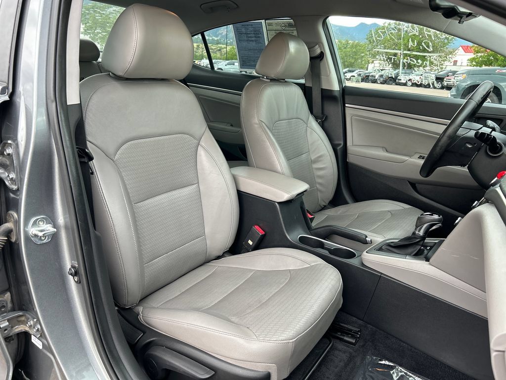 Used 2017 Hyundai Elantra Limited FWD image 17