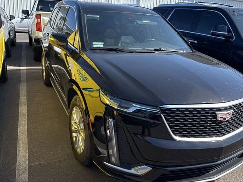 Used 2023 Cadillac XT6 Luxury image 3