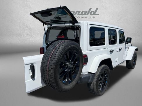 Used 2023 Jeep Wrangler Unlimited Sahara w/ Cold Weather Group AWD/4WD image 19