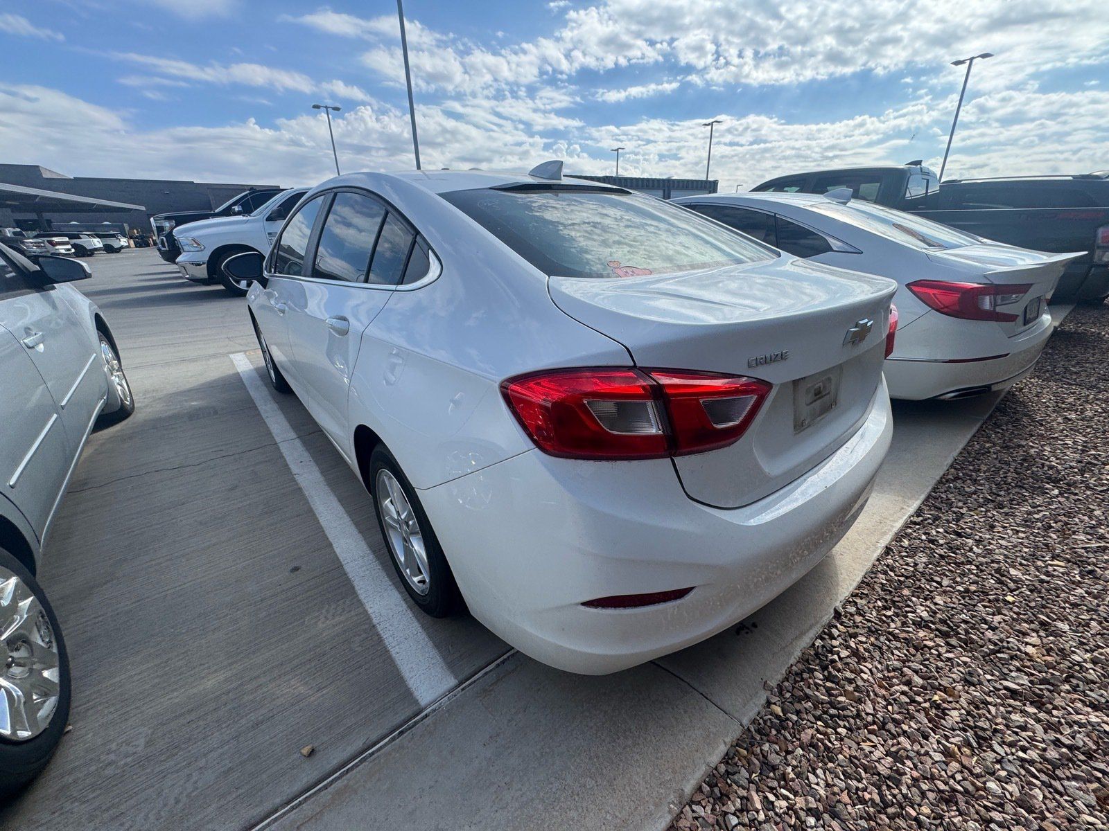 Used 2018 Chevrolet Cruze LT w/ Convenience Package FWD image 3
