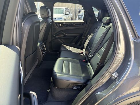 Used 2023 Porsche Cayenne AWD/4WD image 25