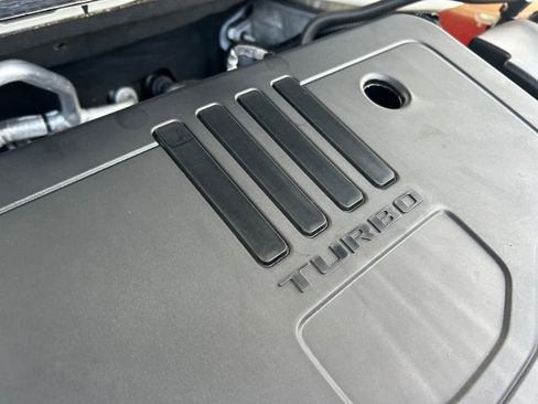 Used 2023 GMC Acadia SLT image 30