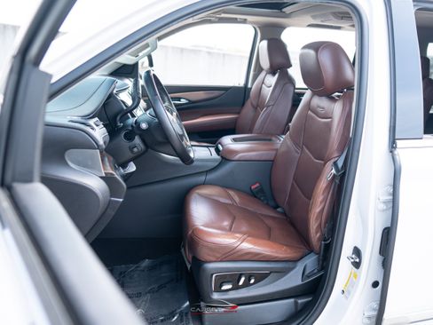 Used 2020 Cadillac Escalade ESV Premium Luxury RWD image 16