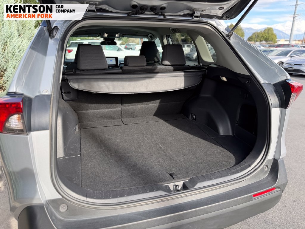 Used 2025 Toyota RAV4 XLE AWD/4WD image 30