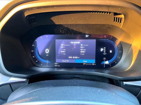 Used 2022 Volvo XC60 B5 Momentum image 16