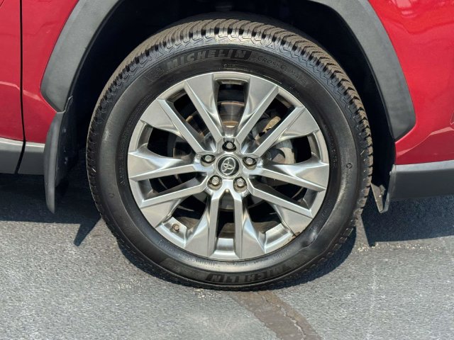 Used 2020 Toyota RAV4 XLE Premium AWD/4WD image 7