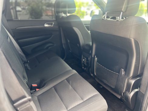 Used 2019 Jeep Grand Cherokee Laredo image 24