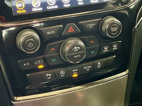 Used 2020 Jeep Grand Cherokee Limited w/ Luxury Group II image 16