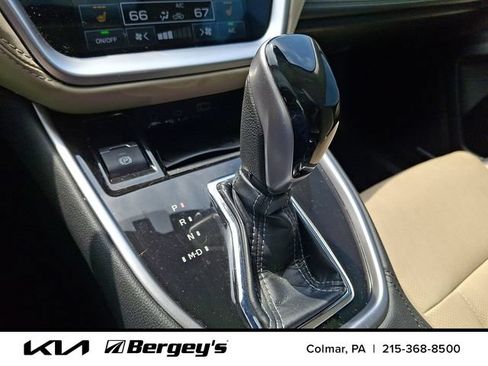 Used 2023 Subaru Outback Limited AWD/4WD image 18