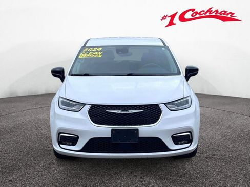 Used 2024 Chrysler Pacifica Touring-L FWD image 12