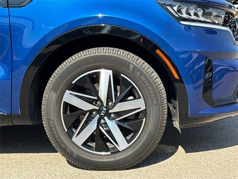 Used 2021 Kia Sorento S w/ Panoramic Sunroof Package image 5