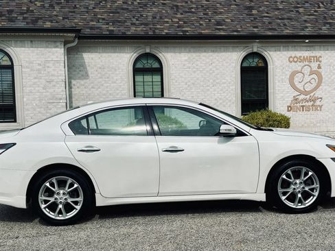 Used 2012 Nissan Maxima 3.5 SV w/ Monitor Pkg FWD image 2