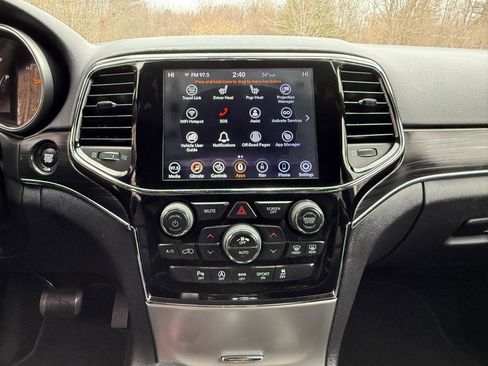 Used 2019 Jeep Grand Cherokee Limited image 19