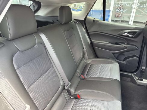 Used 2025 Chevrolet Trax LT FWD image 10