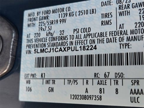 Used 2023 Lincoln Corsair Standard w/ Equipment Group 101A image 35