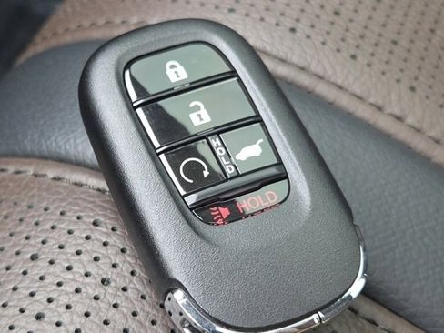 Used 2023 Honda Pilot Elite image 38