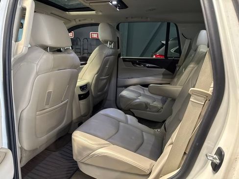 Used 2015 Cadillac Escalade Luxury AWD/4WD image 25
