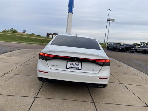 Used 2023 Honda Accord Touring image 10