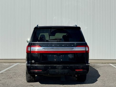 Used 2019 Lincoln Navigator Reserve image 4