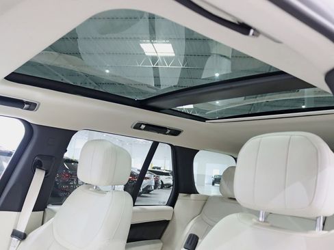 Used 2023 Land Rover Range Rover SE AWD/4WD image 6