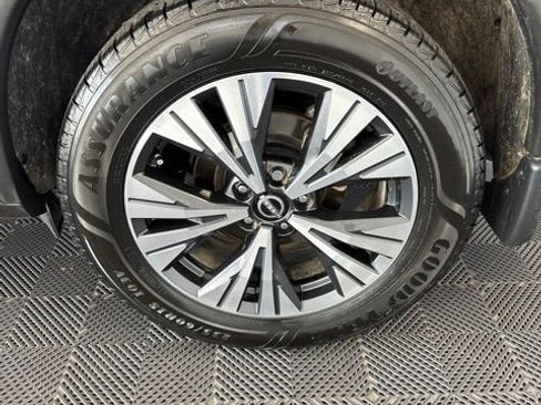 Certified 2023 Nissan Rogue SV FWD image 9